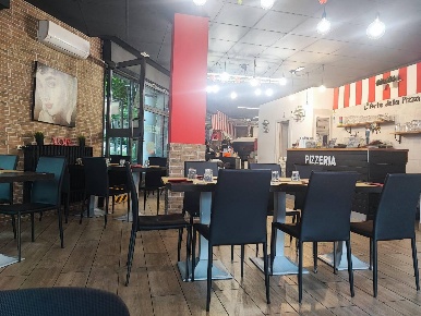 Foto Attività commerciale in VIALE radich 21, Grugliasco Centro di 110 m²