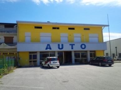 Foto Locale commerciale a Fiume Veneto Via Pontebbana di 760 m² in vendita