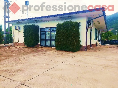 Foto Negozio in Via casilina 0, Castrocielo di 186 m² con 1 locali