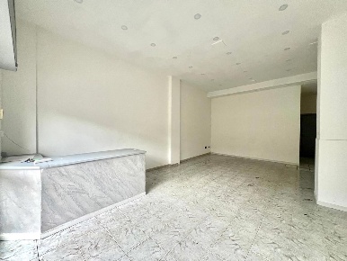 Foto Negozio in Giacinto Diano, Pozzuoli Pozzuoli Alta di 55 m² in vendita
