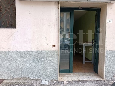 Foto Negozio in Via Ponte Nuovo 27, Castel di Sangro Centro di 54 m²