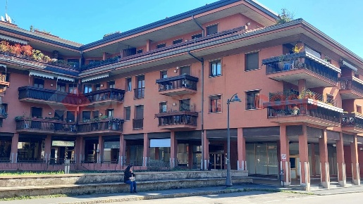 Foto Negozio in Piazza europa 1, San Vittore Olona di 80 m² con 2 locali