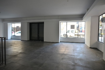 Foto Negozio in Via cairoli 67, Bari Murat di 280 m² con 2 locali