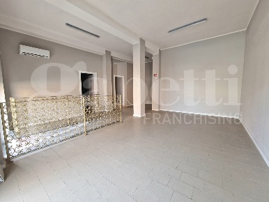 Foto Negozio in Via monserrato 122, Sestu di 80 m² con 1 locali in affitto