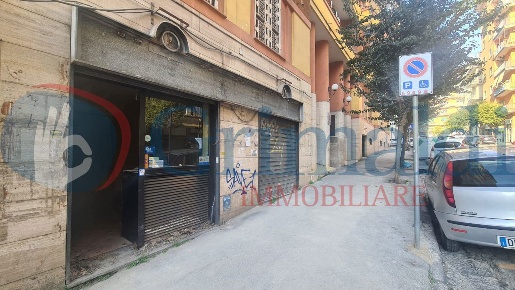 Foto Negozio in PORPORA, Napoli Arenella di 35 m² in affitto