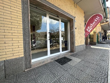 Foto Negozio in IV Novembre, Ciampino di 45 m² con 1 locali in affitto