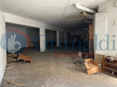 Foto Magazzino in Corso ITALIA 321, Quarto di 160 m² con 1 locali