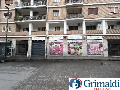 Foto Negozio in cornelia dei gracchi, Napoli Soccavo di 76 m² con 1 locali
