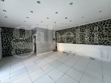 Foto Negozio in Via Molise 99, Isernia Centro di 38 m² con 1 locali