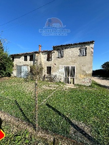 Foto Magazzino in Ronchi 475, Fratta Polesine di 155 m² con 8 locali