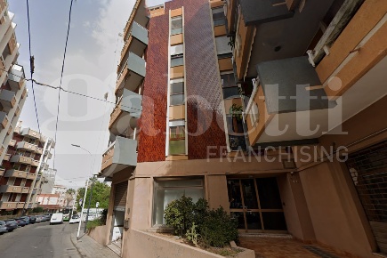 Foto Negozio in Via Edmondo De Magistris 11, Cagliari Tuvixeddu di 105 m²
