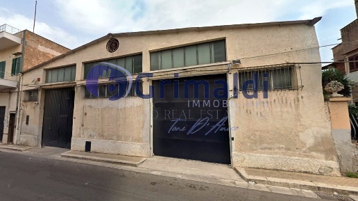 Foto Magazzino in Strada statale 113 156, Bagheria Centro di 700 m²