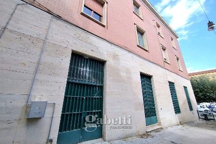 Foto Ufficio in Bucci, Campobasso Centro di 133 m² con 4 locali in affitto