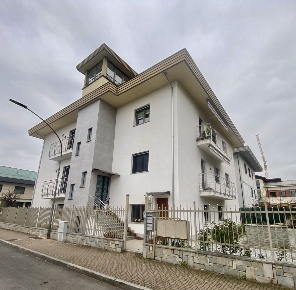 Foto Ufficio in Viale Carpano 8, Centallo Centro di 81 m² con 2 locali