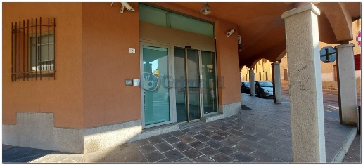 Foto Negozio in Via Patrioti 2, Ossona Centro di 236 m² in vendita
