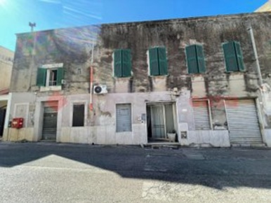 Foto Negozio in Via PORTA ROMANA 10, Terracina di 49 m² con 2 locali