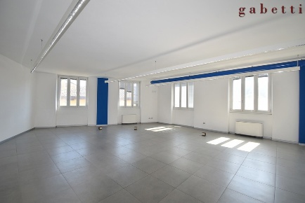 Foto Ufficio in Via Galleria dei portici 10, Magenta Centro di 280 m²
