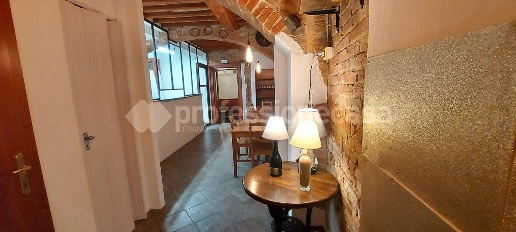 Foto Attività commerciale in Via di pantaneto 5, Siena di 220 m² in vendita