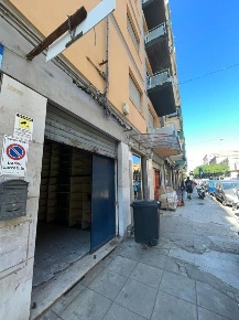 Foto Negozio in Via Sampolo 482, Palermo Libertà - Villabianca di 16 m²