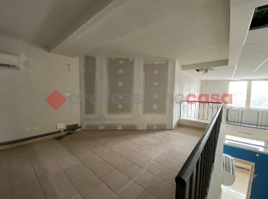 Foto Negozio a Livorno Porta a Terra - Padula di 70 m² con 2 locali