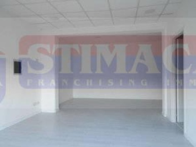 Foto Locale commerciale a Afragola di 55 m² con 1 locali in affitto