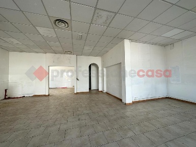 Foto Negozio in Marco Perennio, Arezzo Via Fiorentina di 100 m² in vendita