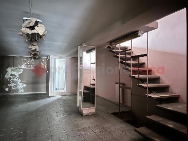 Foto Negozio in Vittorio Veneto, Arezzo Saione di 128 m² con 2 locali