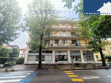 Foto Locale commerciale in VIALE rimembranze 17, Borgosesia Centro di 40 m²