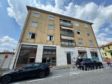 Foto Ufficio in Via Piave 2, Sumirago Centro di 132 m² con 2 locali