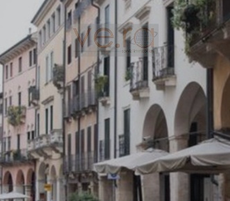Foto Attività commerciale a Vicenza Centro Storico di 220 m² con 5 locali