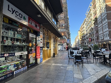Foto Negozio in Via Davanzati 24, Bari Murat di 145 m² con 3 locali