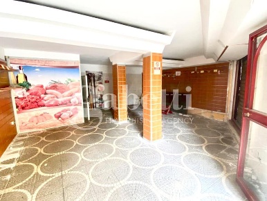 Foto Negozio in Via Galilei 28/30, Arzano di 60 m² con 2 locali in vendita