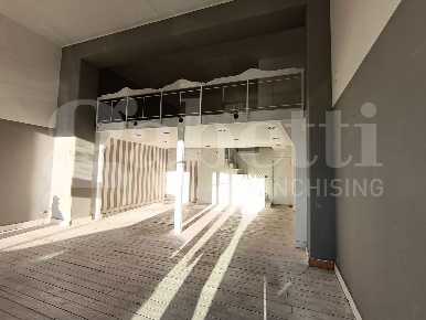 Foto Negozio a Siracusa Gelone - Cadorna di 73 m² con 1 locali in affitto