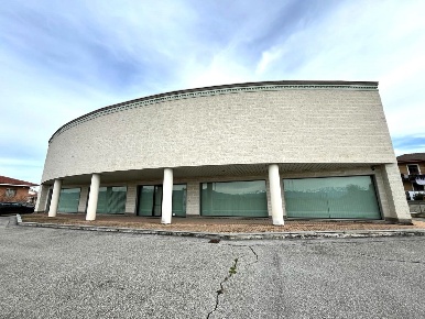 Foto Negozio in Via Circonvallazione 37, Tarantasca Centro di 2042 m²