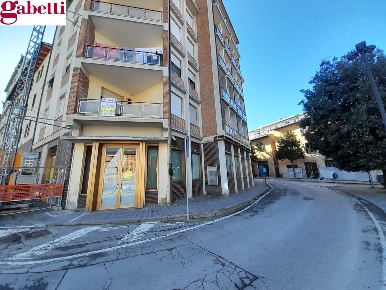 Foto Ufficio a Poggibonsi Centro di 598 m² con 13 locali in vendita