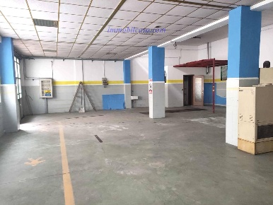 Foto Magazzino in Giovanni Schiaparelli, Cuneo Centro di 300 m² in affitto