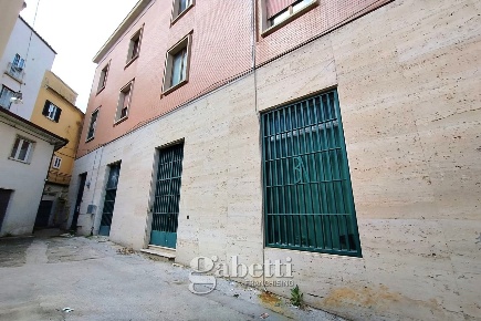 Foto Ufficio in Bucci, Campobasso Centro di 133 m² con 4 locali in vendita