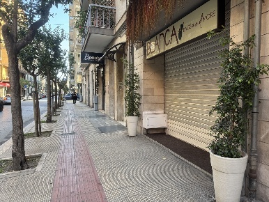 Foto Negozio in Via de rossi 72, Bari Murat di 60 m² con 1 locali