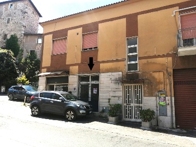 Foto Negozio in Via Fanfara 5, Sezze Centro di 40 m² con 1 locali