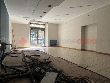 Foto Negozio in Piazza vittorio Veneto 17, Pinerolo Centro di 70 m²