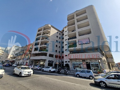 Foto Negozio in Via Adolfo Celi 185, Messina Contesse di 230 m² in vendita