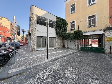 Foto Negozio in Via Roma 40, Portici di 75 m² con 3 locali in affitto
