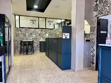 Foto Negozio in Piazza San Ciro snc, Grottaglie di 150 m² con 1 locali