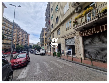 Foto Negozio in Salvatore Calenda, Salerno Carmine di 32 m² con 1 locali
