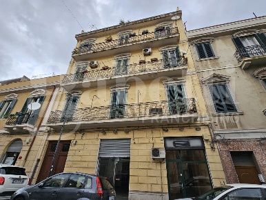 Foto Negozio in Via Palermo 30, Messina Giostra di 45 m² con 2 locali
