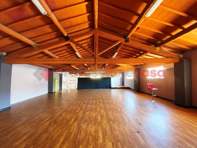 Foto Negozio a Livorno Shangai di 375 m² con 3 locali in vendita
