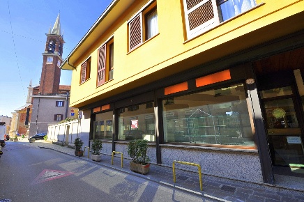 Foto Negozio a Inveruno Centro di 55 m² con 1 locali in affitto