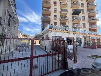 Foto Ufficio in Viale Strasburgo 381, Palermo di 85 m² con 3 locali