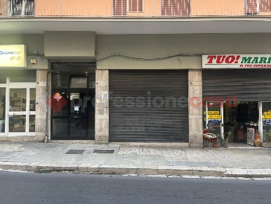 Foto Negozio in Viale Ennio 3, Bari Picone di 60 m² con 1 locali in affitto