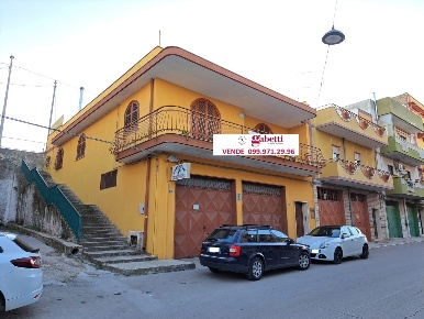 Foto Laboratorio in Via Zingaropoli 250, San Giorgio Ionico di 120 m²